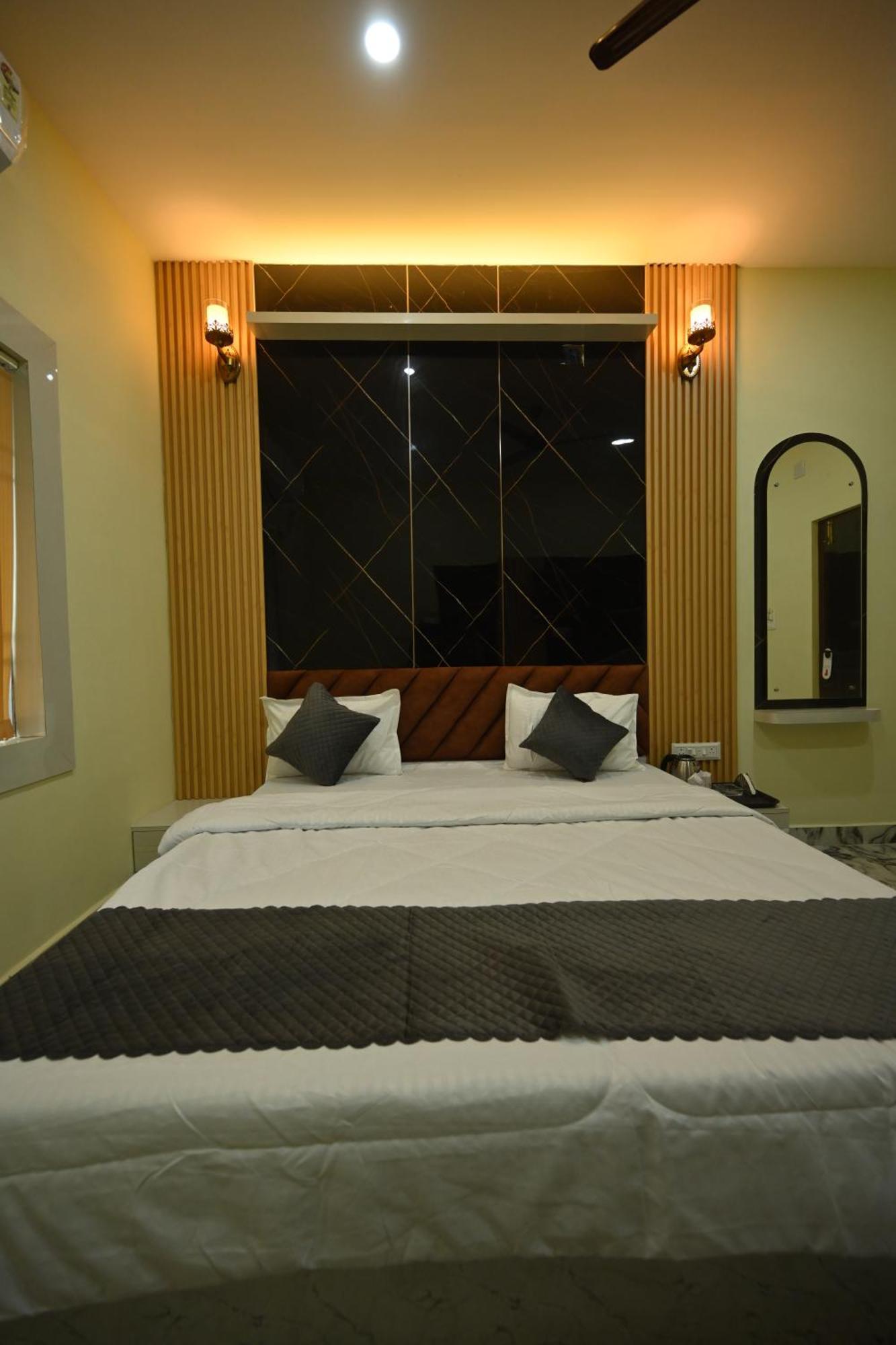 The Vintage Plaza Hotel Baripada Exterior foto